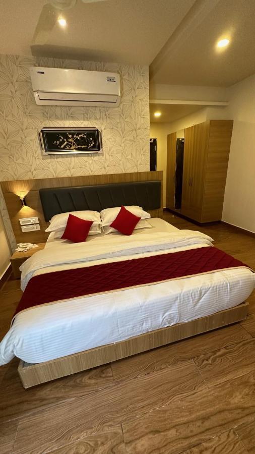 Kvp Golden Inn Tirupati Exteriör bild