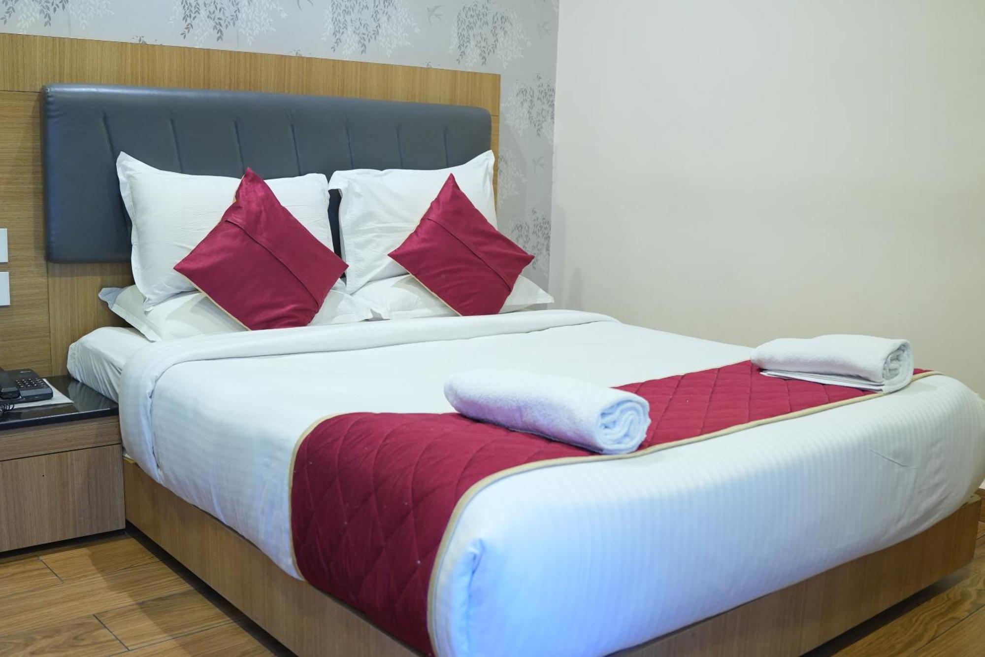 Kvp Golden Inn Tirupati Exteriör bild