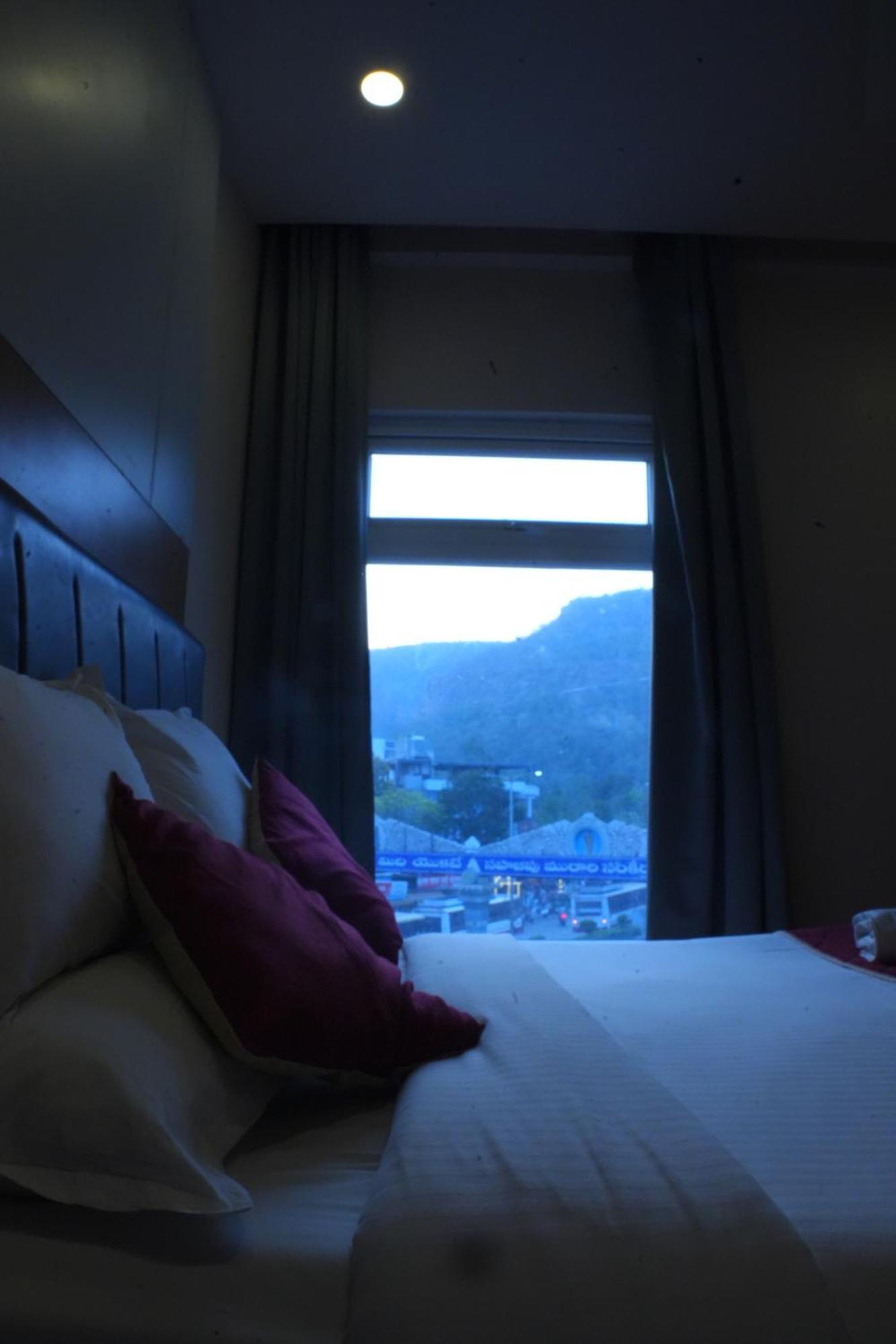 Kvp Golden Inn Tirupati Exteriör bild