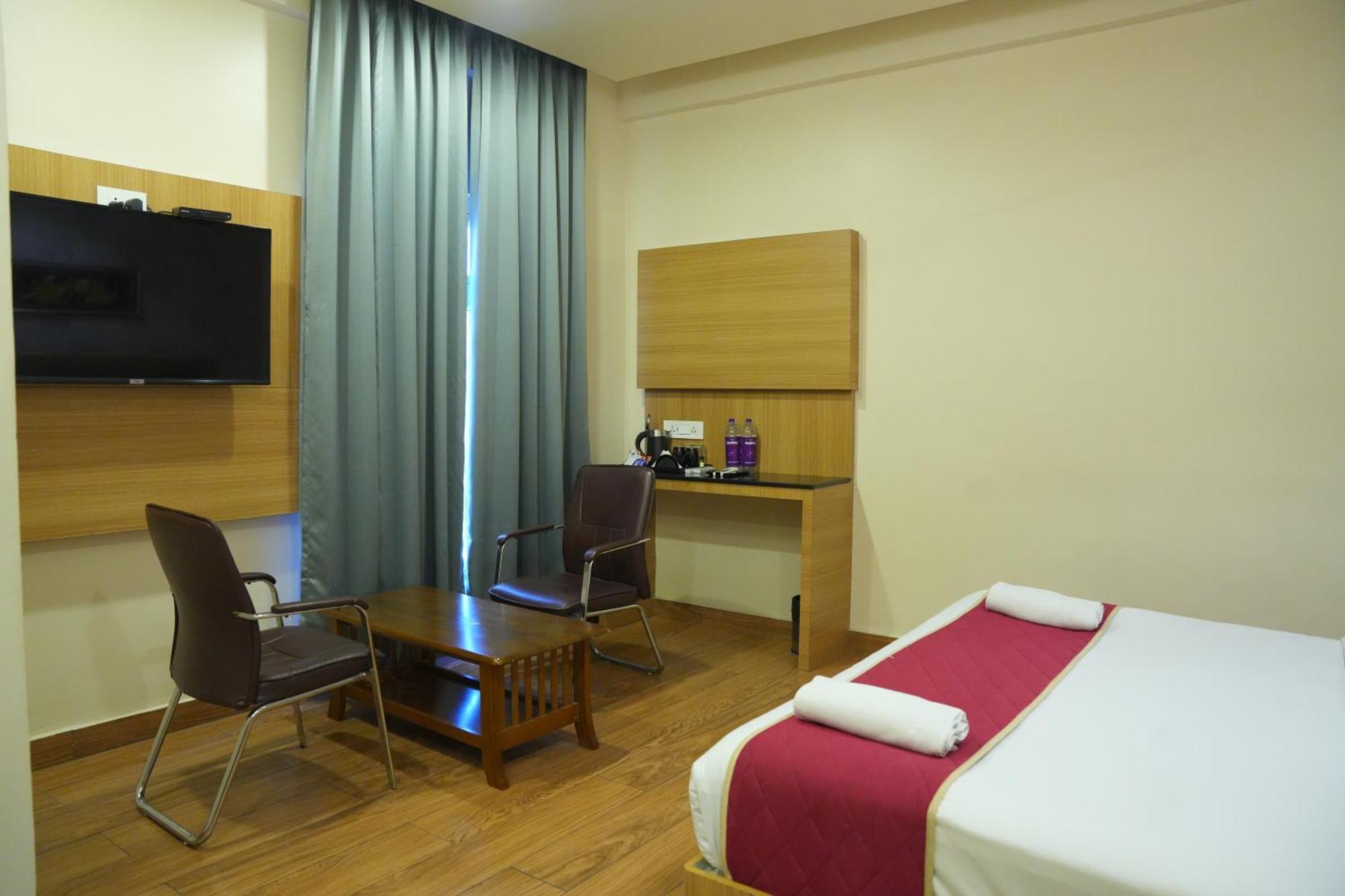 Kvp Golden Inn Tirupati Exteriör bild