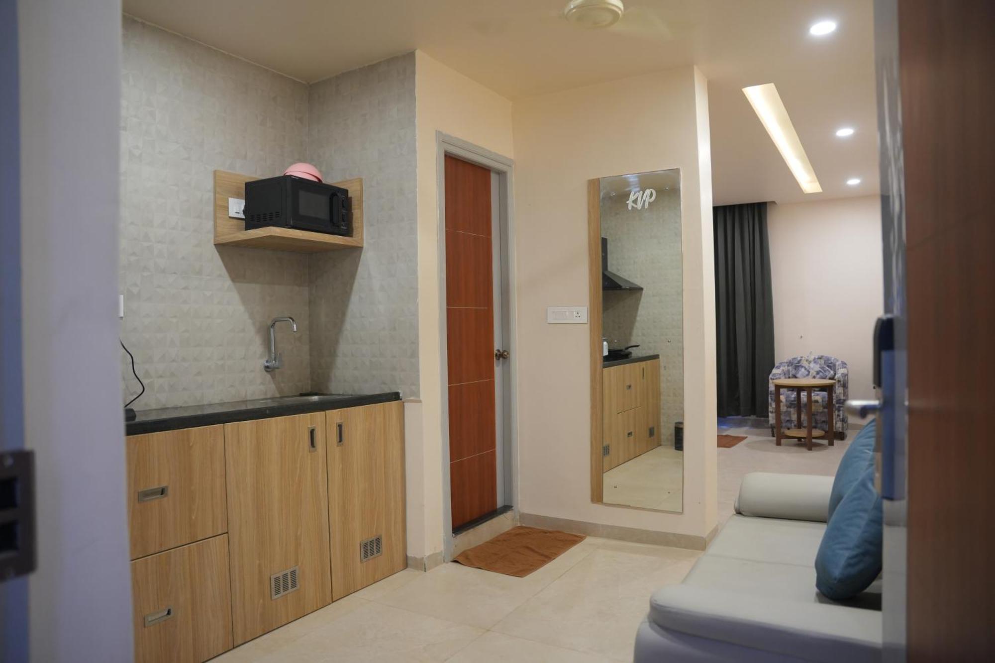 Kvp Golden Inn Tirupati Exteriör bild