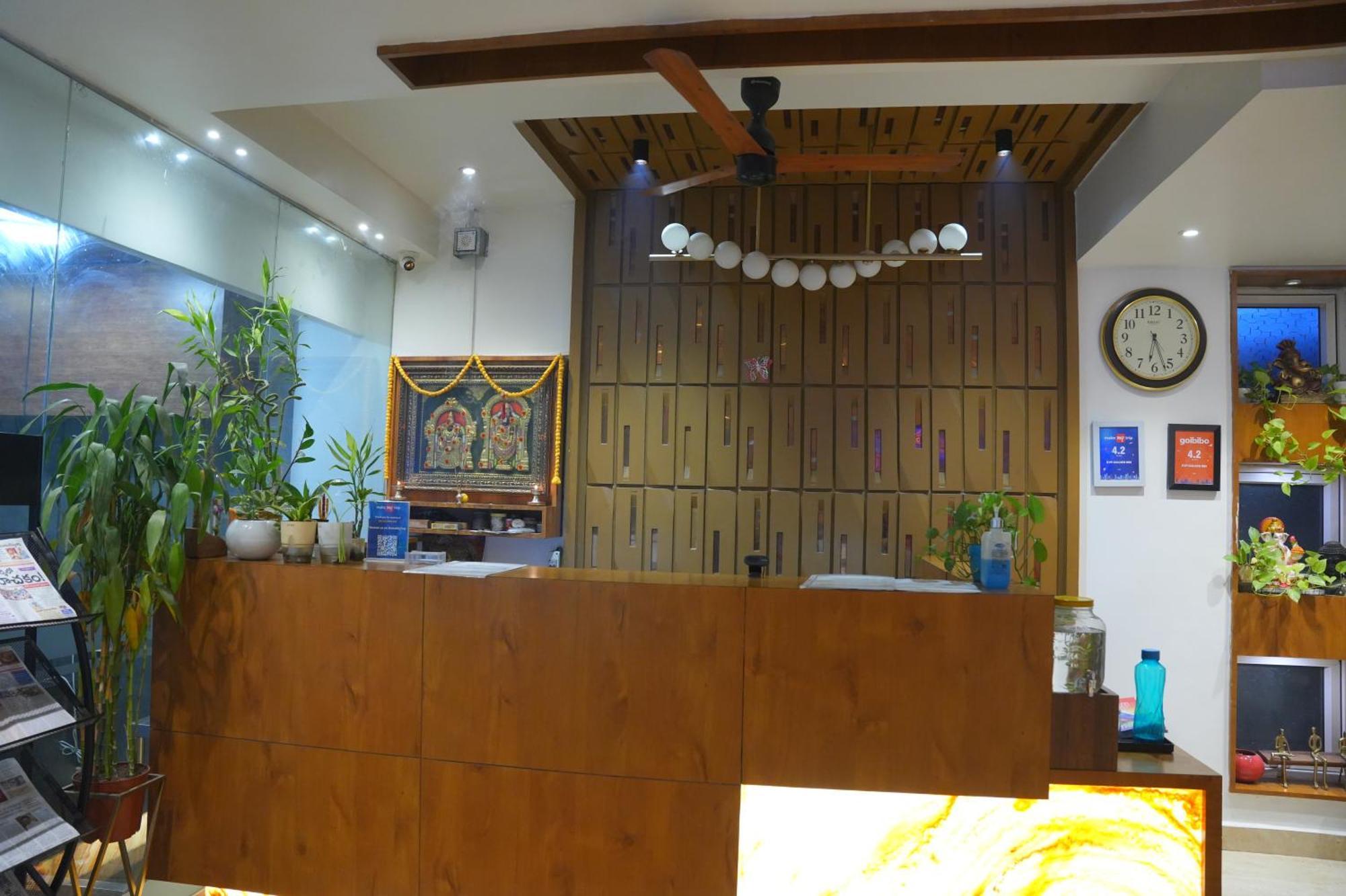 Kvp Golden Inn Tirupati Exteriör bild