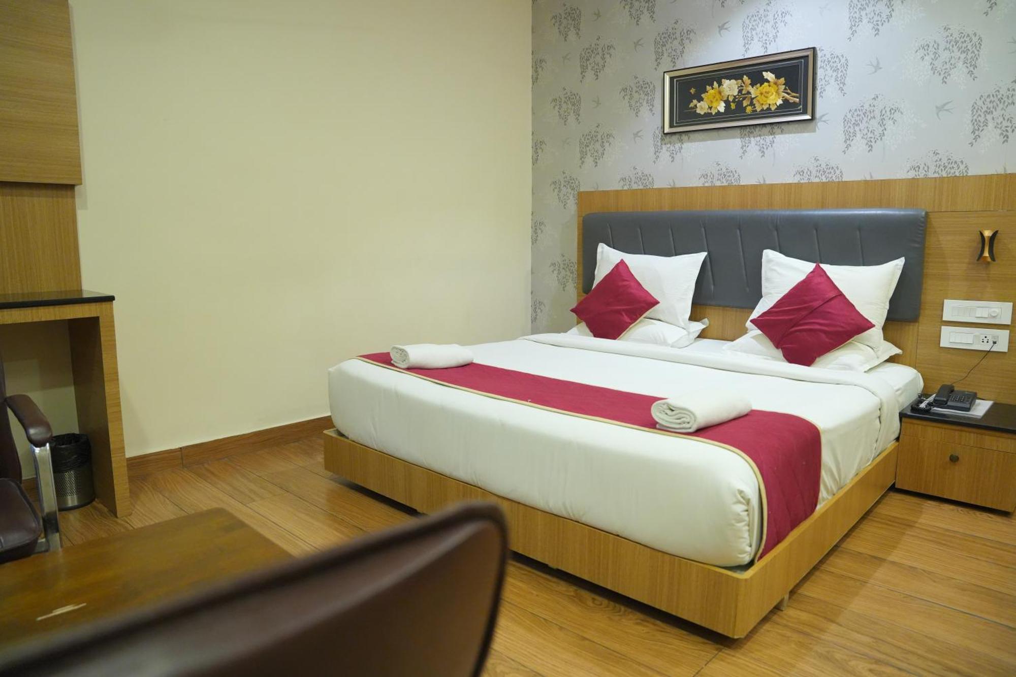 Kvp Golden Inn Tirupati Exteriör bild